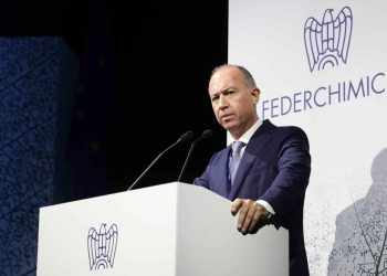 Buzzella (Federchimica): “5 proposte per evitare una lenta agonia dell’industria”