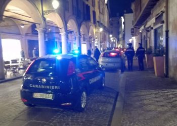 Mancano i requisiti di sicurezza, chiuso un bar nel centro di Mantova