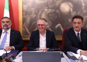Stellantis, Tavares: “Pronti per transizione, ma servono più incentivi”. Ira della politica