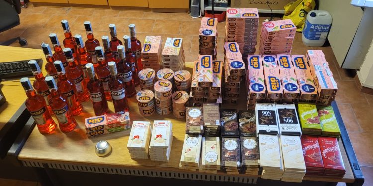 Sull’auto una maxi spesa… gratis. Tre denunciati dai carabinieri