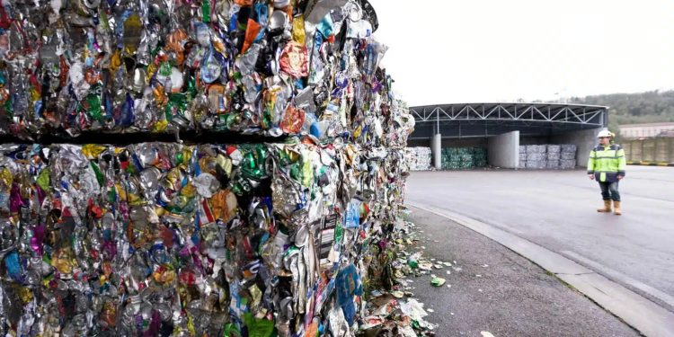 Rifiuti, Italia tra i Paesi Ue più virtuosi nel riciclo