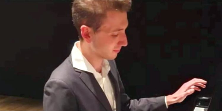 Portato via da una malattia incurabile: addio al 26enne pianista Antonio Atriano