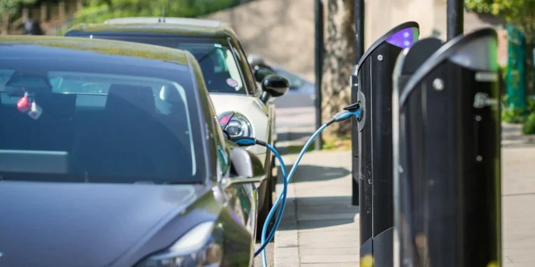 Le auto elettriche risalgono a ottobre: +2,4% delle vendite nell’Ue. Quota mercato a 14,4%