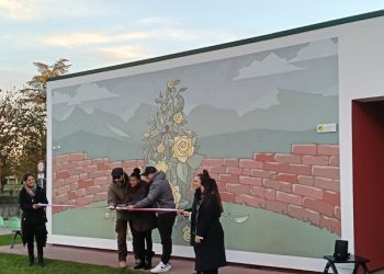 Mantova, inaugurato il murale contro la violenza di genere al consultorio di Lunetta