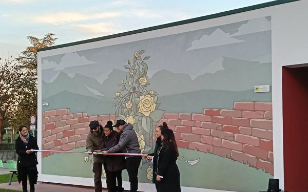 Mantova, inaugurato il murale contro la violenza di genere al consultorio di Lunetta
