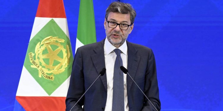 Legge Bilancio, Giorgetti resta su sentiero ‘prudenza’: Così calo realistico del debito FacebookXEmailWhatsAppTelegramCopy Link