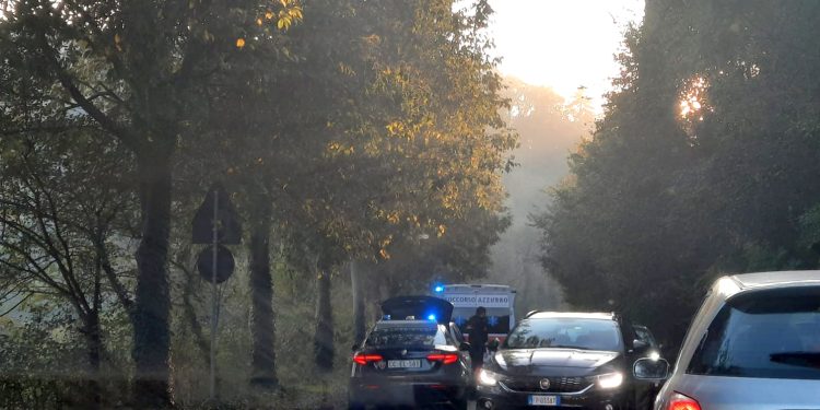 Investì un’anziana in auto, poi la fuga: denunciata la “pirata”, anche lei 79enne