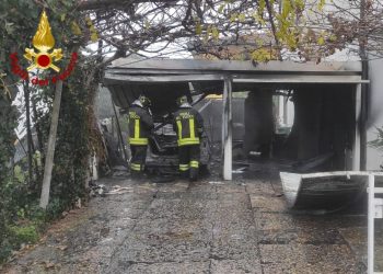 Castel d’Ario, auto prende fuoco: intervengono i Vigili del Fuoco