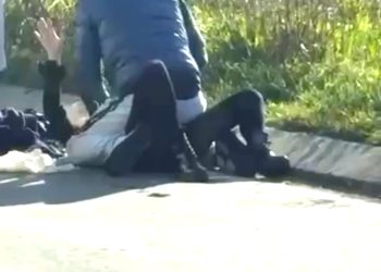 Si vedono per un ultimo incontro chiarificatore, ma lui la accoltella lungo la strada