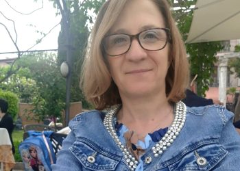 “Un po’ di mal di gola e febbre”: Insegnante muore in 24 ore