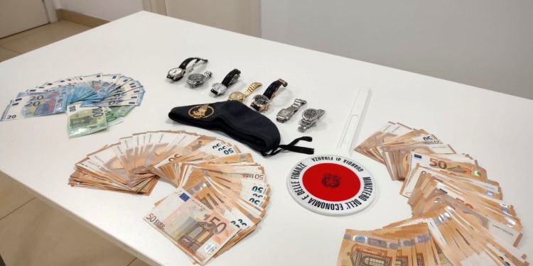 Frode fiscale e riciclaggio: un arresto e 11 denunciati dalla finanza