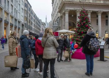 Il Natale non salva fiducia dei consumatori. Istat: Indice cala per terzo mese di fila