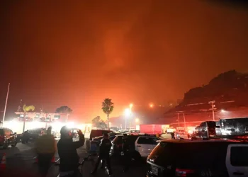 Incendi a Los Angeles: almeno 24 i morti. La minaccia del forte vento