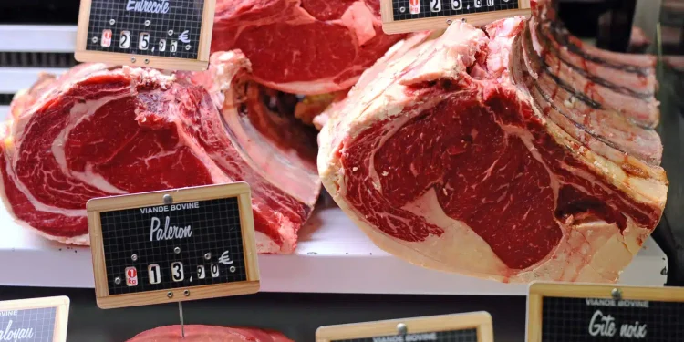 Sale il prezzo della carne nel mondo: record per quella bovina in America