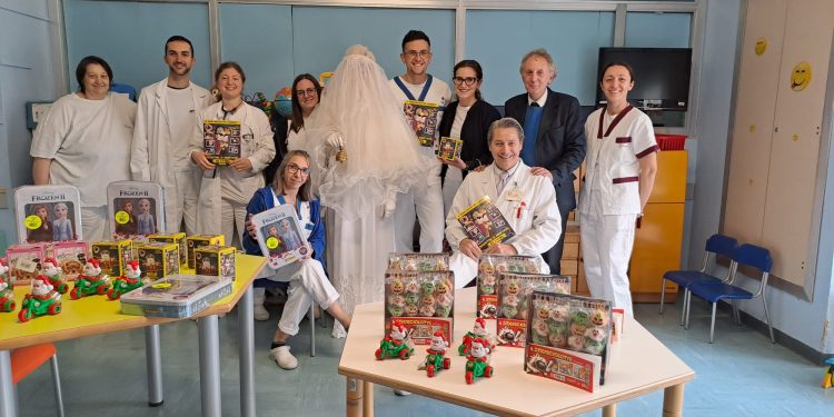 Tanti regali di Santa Lucia e di Natale per i piccoli ricoverati all’Oglio Po