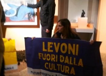 Mantova, blitz animalista a palazzo Te