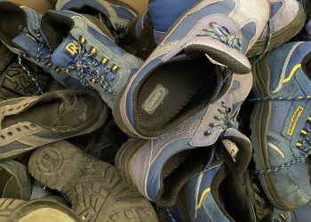 Mantova, Posteitaliane ricicla le scarpe dei portalettere