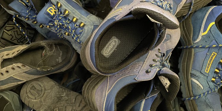 Mantova, Posteitaliane ricicla le scarpe dei portalettere