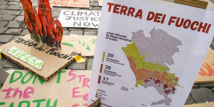 La Cedu condanna l’Italia sui rifiuti tossici: “Non ha protetto gli abitanti della Terra dei fuochi”