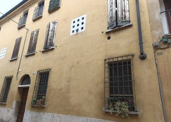 Letto a fuoco a causa della stufetta elettrica: muore un 61enne