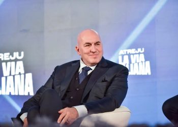 Crosetto: “Nessun accordo, ma SpaceX ha le capacità per comunicazioni più affidabili”