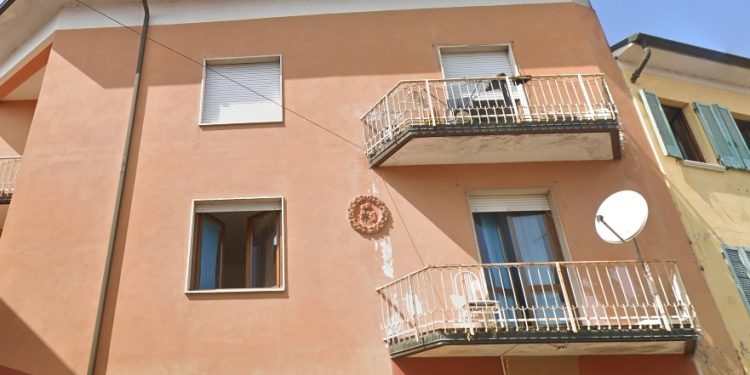 Monossido dal braciere: genitori e tre figli piccoli finiscono in ospedale