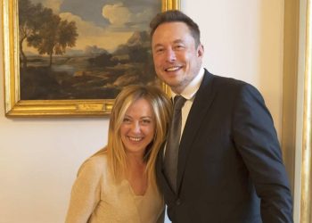 Ira opposizioni su Starlink: “Premier in Parlamento”. Musk sull’accordo: “Sarà fantastico”