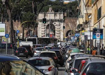 Le città più congestionate al mondo: Roma batte New York, 103 ore perse nel traffico