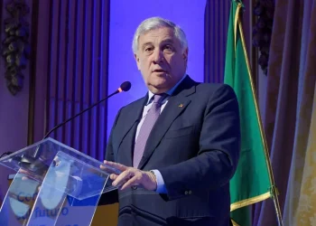 Dazi, Ue risponderà ma è aperta a dialogo con Usa. Tajani: “Noi buoni ambasciatori”