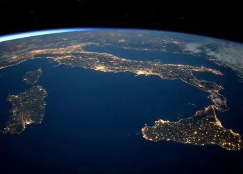 L’Aie conferma: “La domanda di elettricità continuerà a crescere, +4% all’anno”