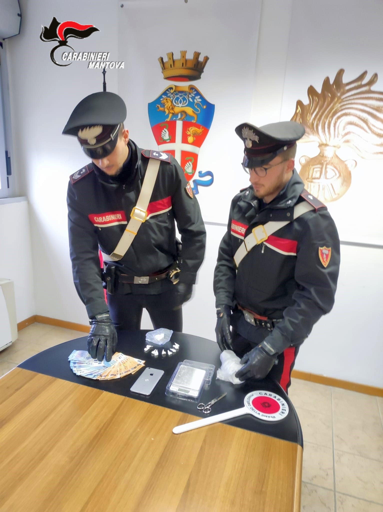 La droga trovata dai carabinieri nell'abitazione