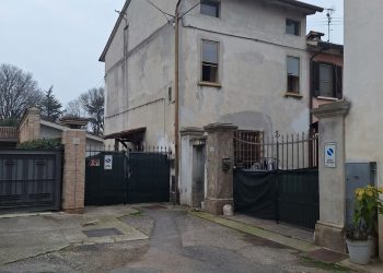 Fumo ed esalazioni dalla stufa a pellet: famiglia intossicata a Guidizzolo