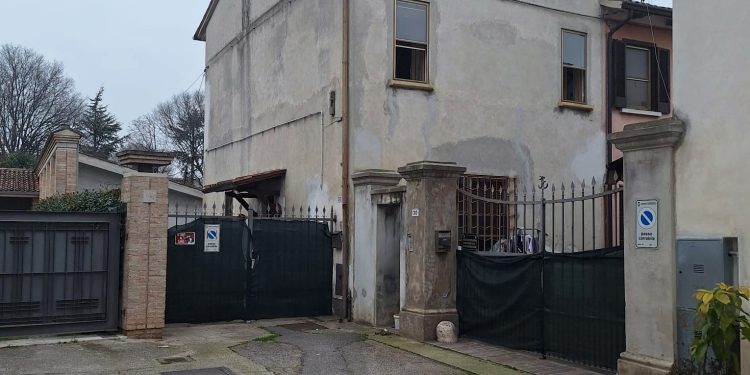 Fumo ed esalazioni dalla stufa a pellet: famiglia intossicata a Guidizzolo