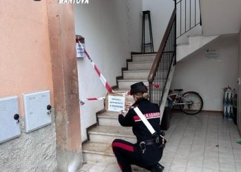 Irrompe in casa della sua ex compagna e la massacra a martellate in testa