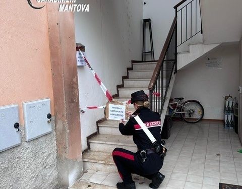 Irrompe in casa della sua ex compagna e la massacra a martellate in testa