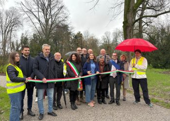 Inaugurazione sotto la pioggia per il giardino di Villa Strozzi a Palidano di Gonzaga