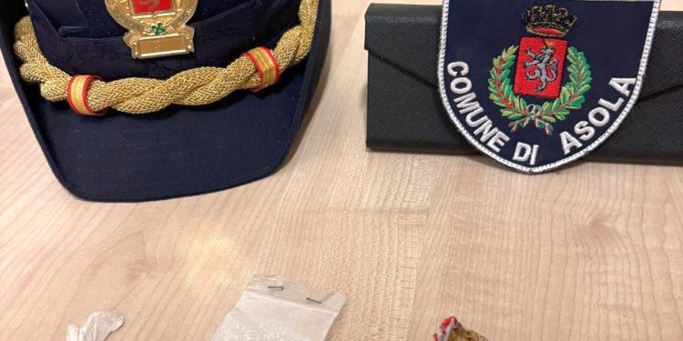 Controlli della polizia locale al Falcone di Asola: trovati hashish e ketamina