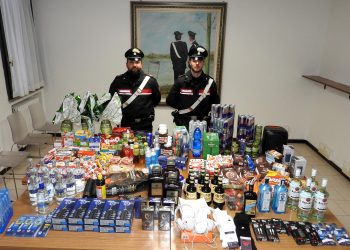 Beccati con la maxi refurtiva da 3mila euro fuori dal supermercato