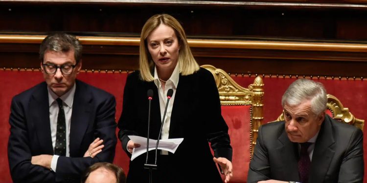 Ue, Meloni: “Folle dividersi dagli Stati Uniti. Con rappresaglie dazi perdono tutti”