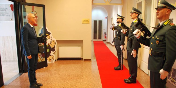 Il prefetto di Mantova in visita alla sede del comando provinciale della guardia di finanza