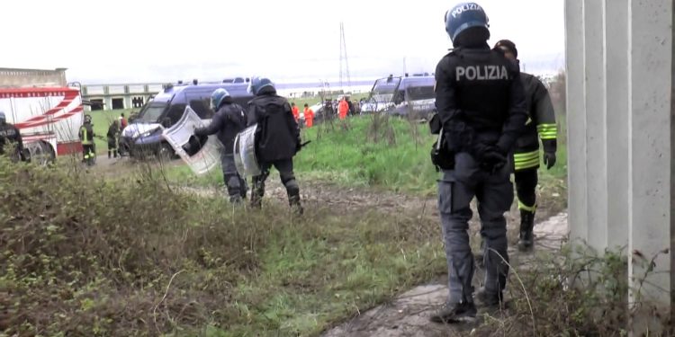 Rave party con 200 giovani in zona Valdaro: ma arrivano le forze dell’ordine e scatta lo sgombero