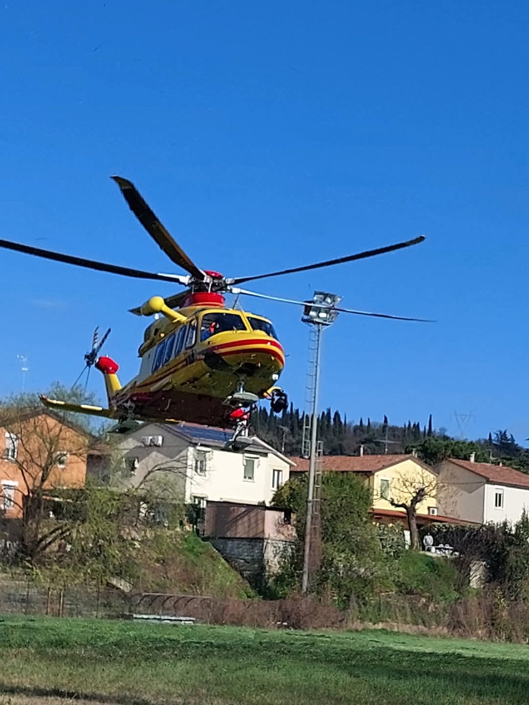 L'elisoccorso arrivato domenica pomeriggio ai Cinque Continenti