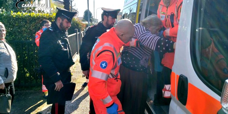 Ancora una donna salvata dall’intervento congiunto di carabinieri e vigili del fuoco