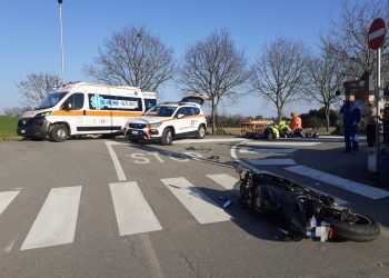 In auto investe un motociclista e poi fugge: era ubriaco. Un 57enne denunciato