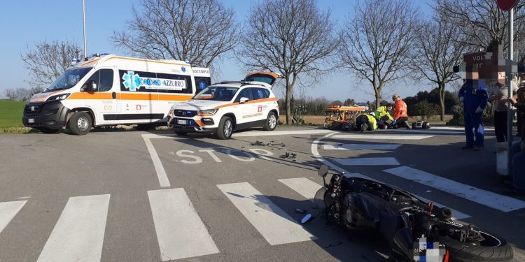 In auto investe un motociclista e poi fugge: era ubriaco. Un 57enne denunciato