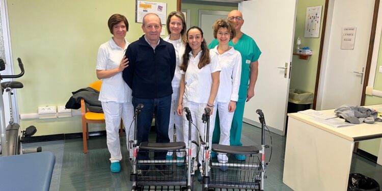 “Grazie per le cure prestate”: un paziente dona due deambulatori all’ospedale