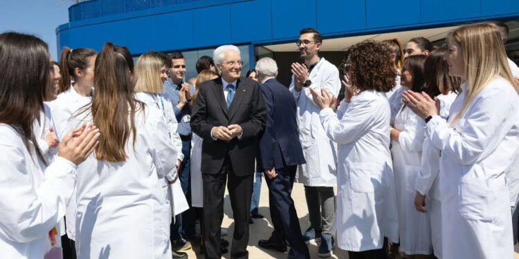 Mattarella: “Lavoro non può separarsi da idea di persona. Da AI grandi opportunità ma anche rischi”