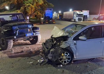 Schianto tra auto e fuoristrada: in due finiscono in ospedale