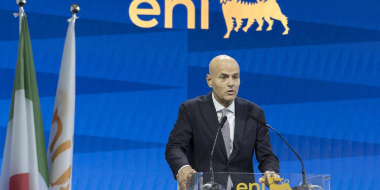Eni, utile del trimestre a 1,4 miliardi. Descalzi: “Risultati solidi”. Ma rivisti investimenti 2025 per dazi