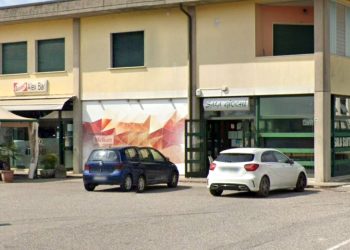 In due rapinano in pieno giorno la sala slot di Casaloldo con il machete